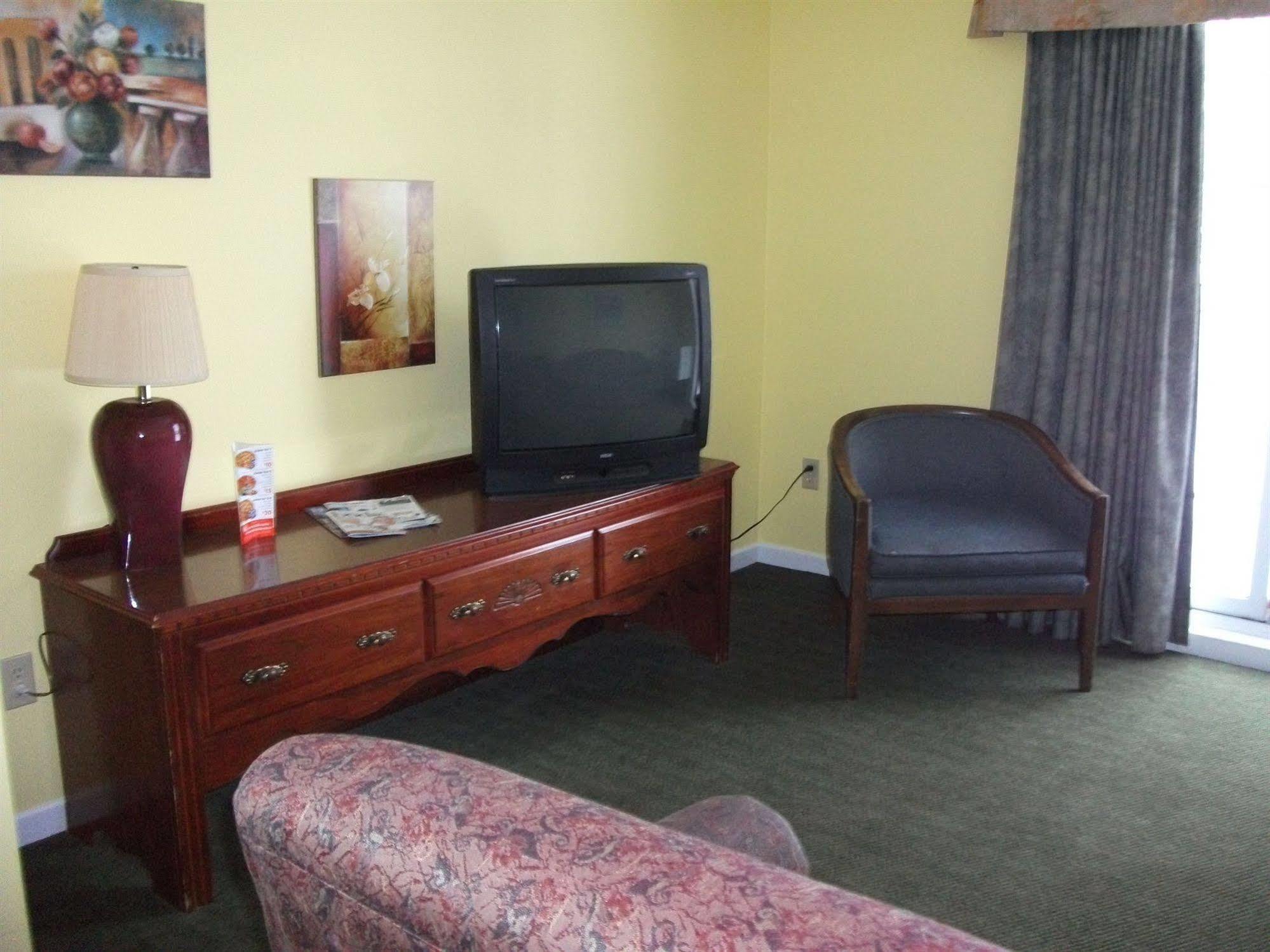 Travelodge By Wyndham ווסאגה ביץ' מראה חיצוני תמונה